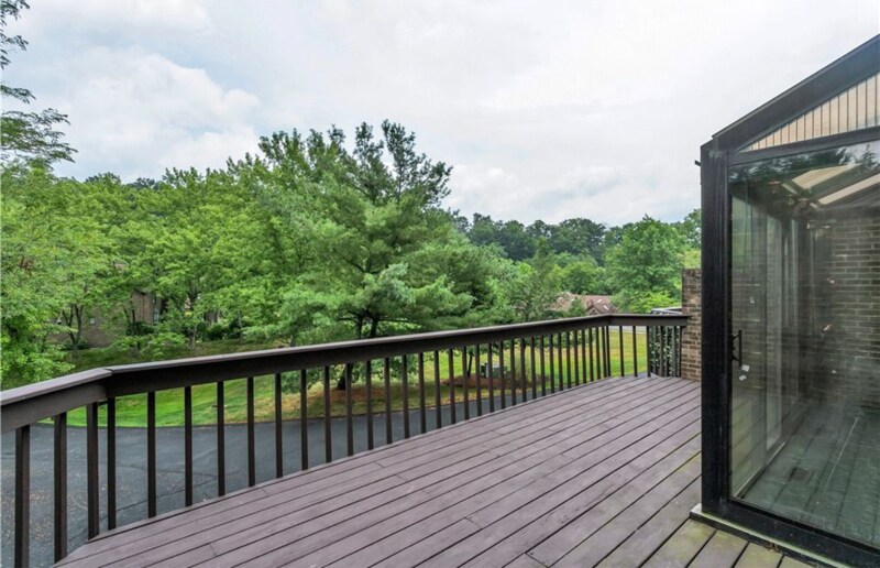 Building Photo - 10086 Mansion Dr