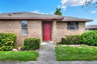 Building Photo - *** Flexible Move-In Specials Available!! Cute 1 Bedroom Apartment In Eagle Lake