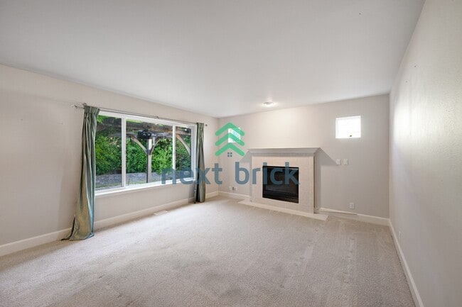 Building Photo - Quiet and Spacious 5-Bedroom Haven w/ 2.5 Baths – 2420 Sq Ft of Comfort Awaits!