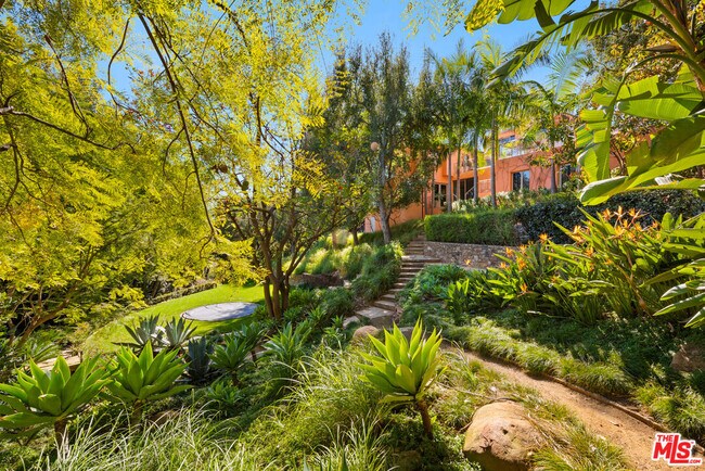 Building Photo - 1827 Westridge Rd