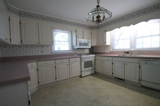 Building Photo - Exclusively Offered By Muse Realty Rentals, LLC