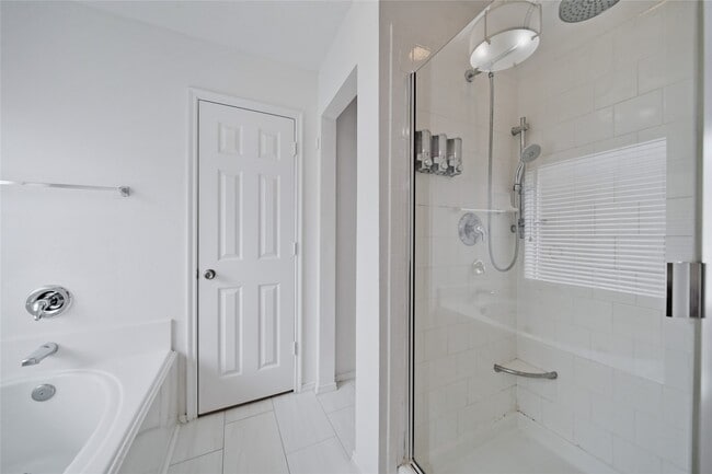 Building Photo - 5802 Spring Sunrise Dr