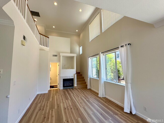 Building Photo - 923 Ferro Dr