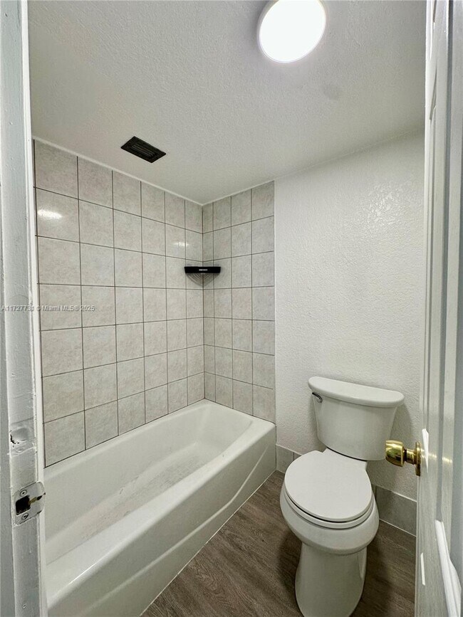 Building Photo - 6201 N Falls Cir Dr