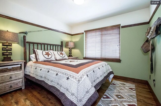 Building Photo - Beautiful Fully Furnished 4 Bed 3 Bath Home