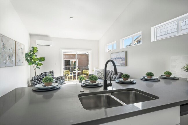 Building Photo - New 2 Bed/1 Bath Duplex Apartment with Two...