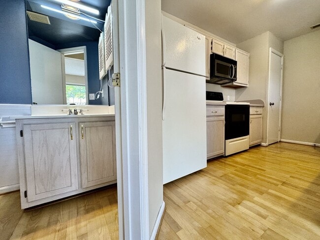 Building Photo - Available 06-15-25! End-Unit Condo w/2 Pri...