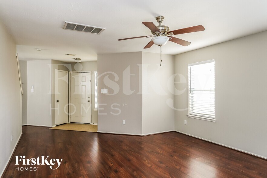 Building Photo - 2110 Nichole Woods Dr