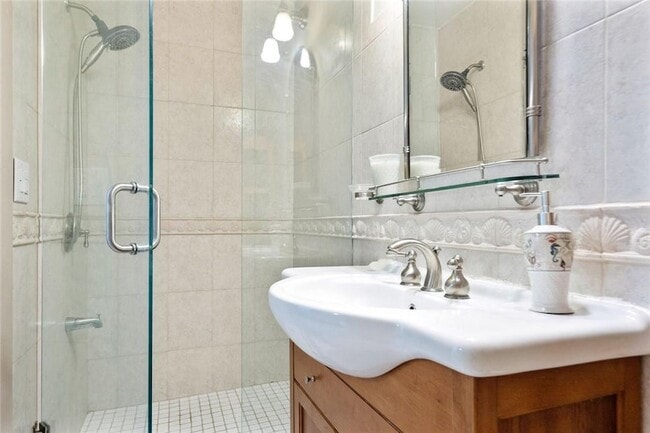 Building Photo - 201 Van Buren St