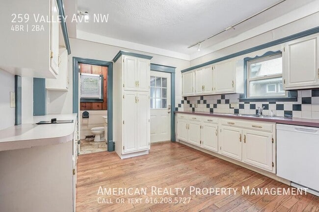Building Photo - 259 Valley Ave NW