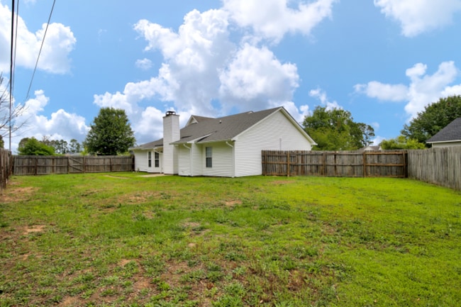 Building Photo - 107 Yaupon Ct