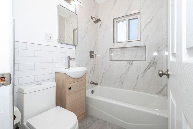 Building Photo - Keystone