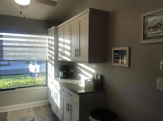 Building Photo - 7716 SE Sugar Sand Cir