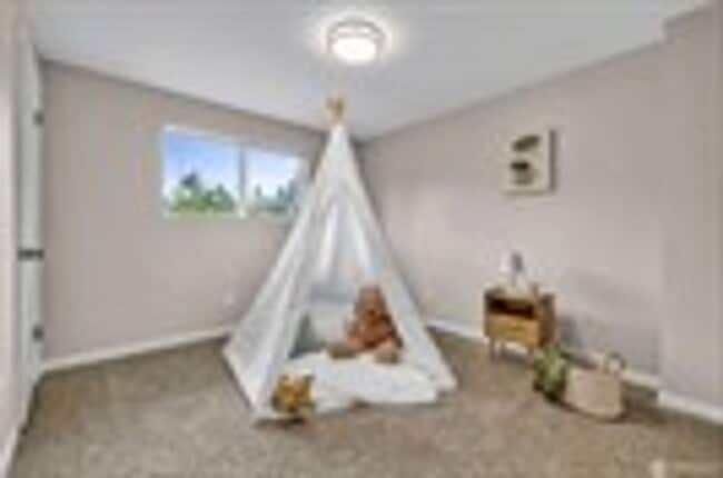 Building Photo - Move-In Ready 5-Bed on a Quiet Kingsgate Cul-de-Sac