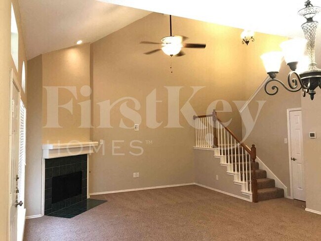 Building Photo - 2132 Montclair Ln