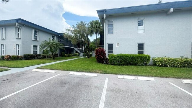 Building Photo - 7547 S Oriole Blvd