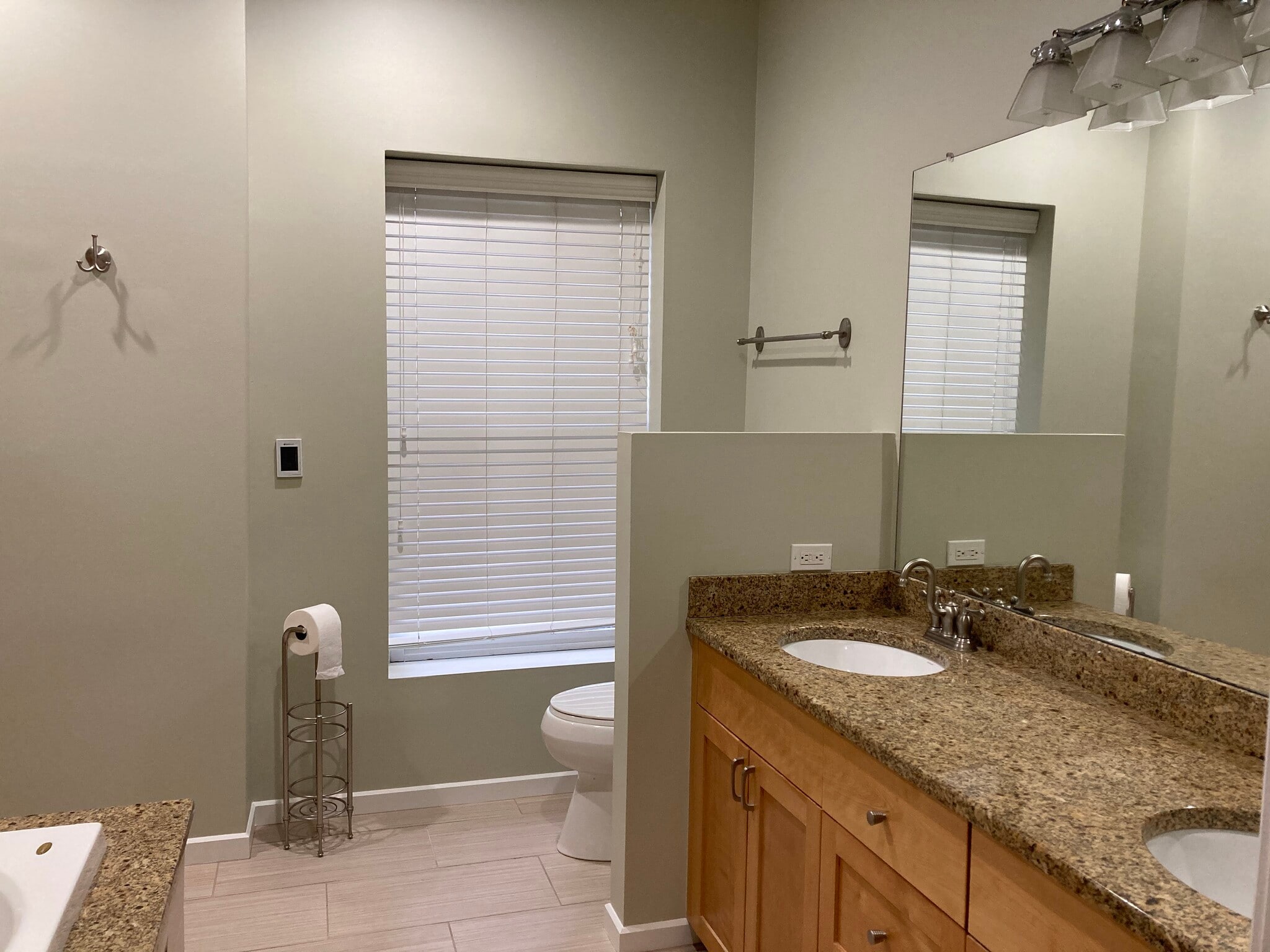 Building Photo - 744 S Front St