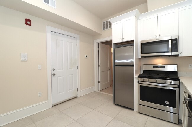 Building Photo - 58 8th St