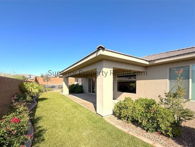 Building Photo - 4 bed, 2 bath home w/2car garage