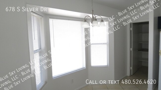 Building Photo - 678 S Silver Dr