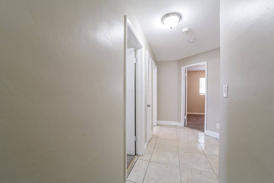 Building Photo - 2890 NW 20th St