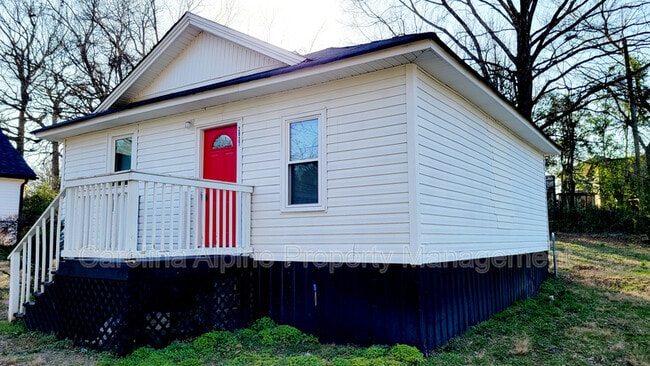 Building Photo - 2037 Pine Dr