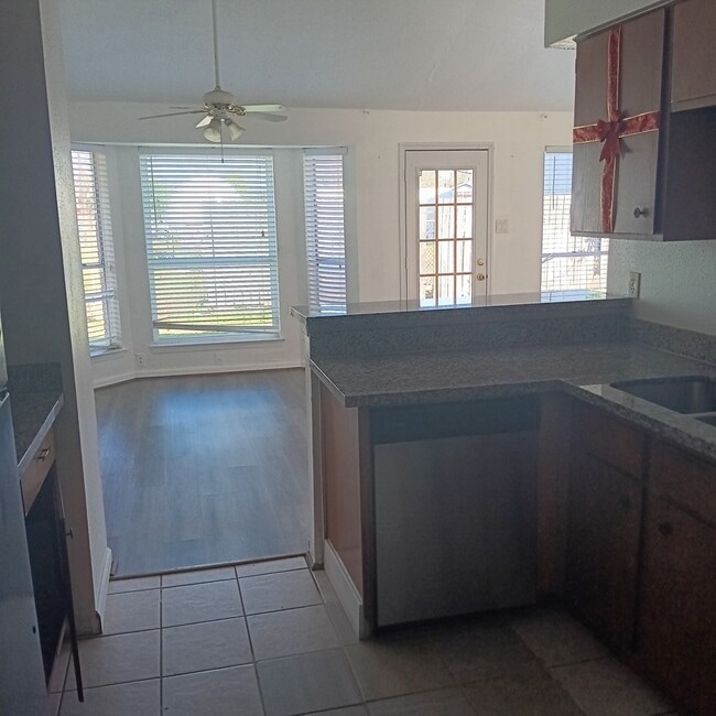 Building Photo - 14114 Old Village Ln