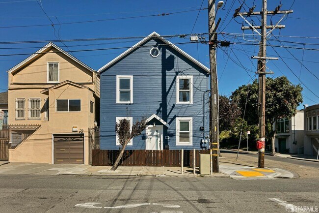 Building Photo - 68 Cayuga Ave