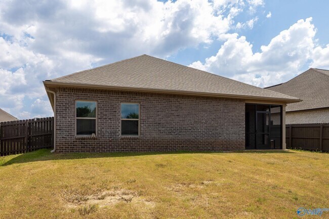 Building Photo - 14741 Greenleaf Dr