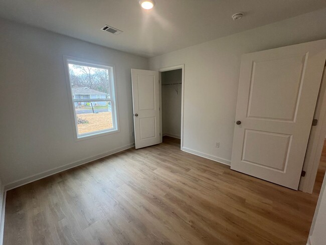 Building Photo - Newly built 3 bedroom 2 bathroom in East T...