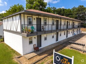 Building Photo - The Oak: 1 & 2 Bedroom Apartments