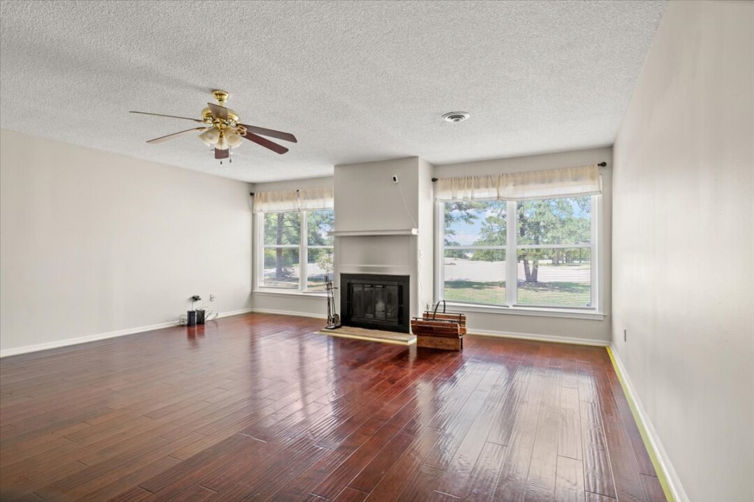 Building Photo - 488 Greenview Dr