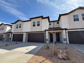 Building Photo - SAND HOLLOW TOWNHOME FOR RENT!