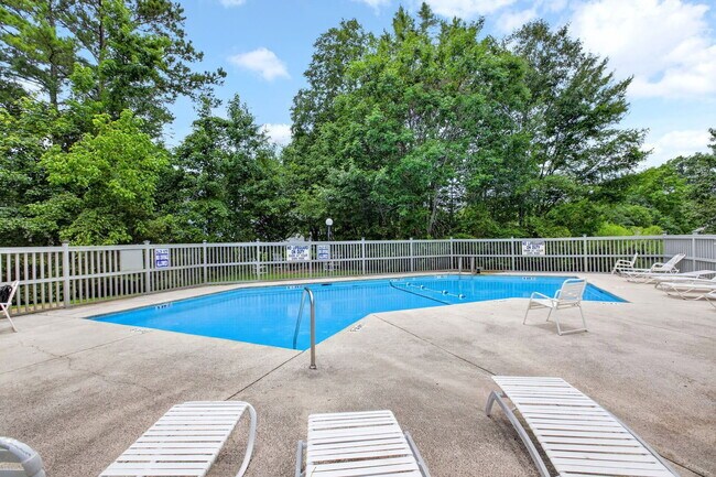 Building Photo - 8471 Yadkin Cir