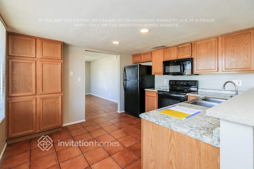 Building Photo - 2023 W Wescott Dr