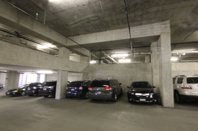 Building Photo - 901 W Madison St