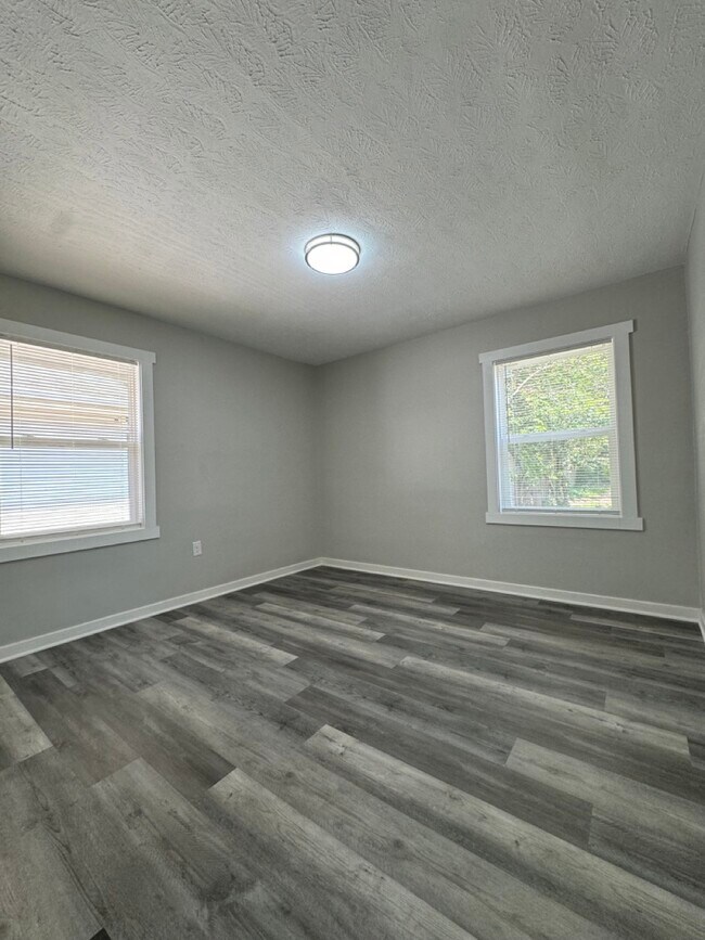 Building Photo - 951 N Bradley Ave