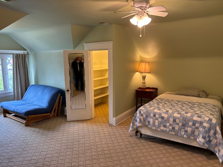 bedroom view - 1528 Quarrier St