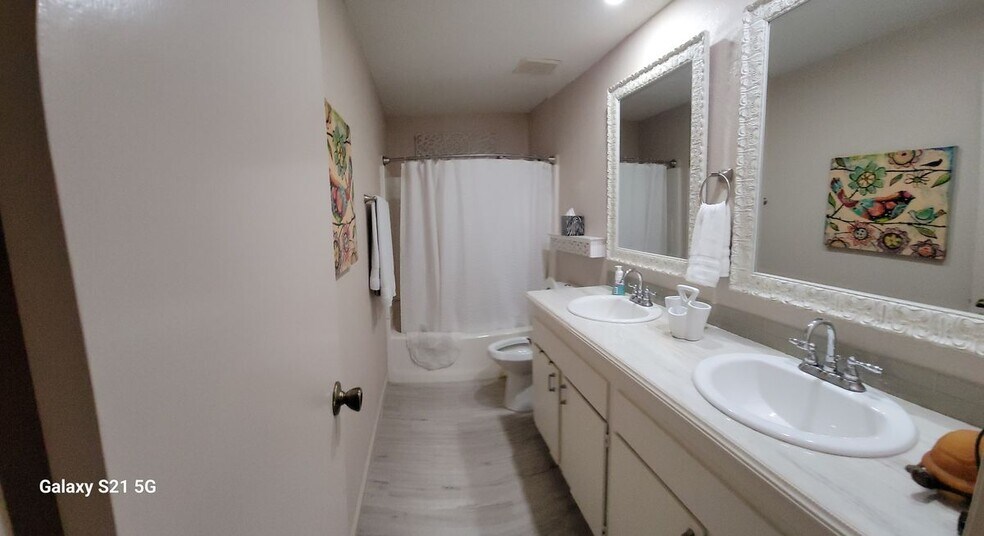 Building Photo - 4601 Carmen, 2504