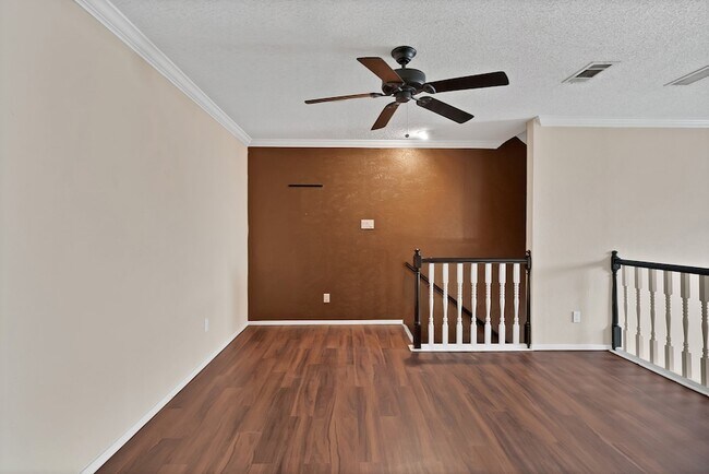 Building Photo - 2428 Forest Brook Ln