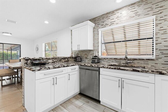 Building Photo - 563 SW 169th Ave