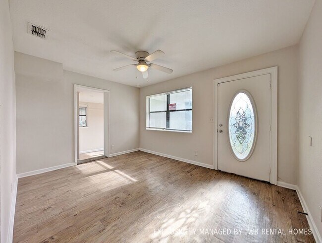 Building Photo - 1058 Eastdale St