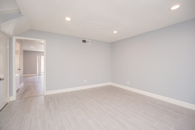 Building Photo - 2515 Oak Hill Dr