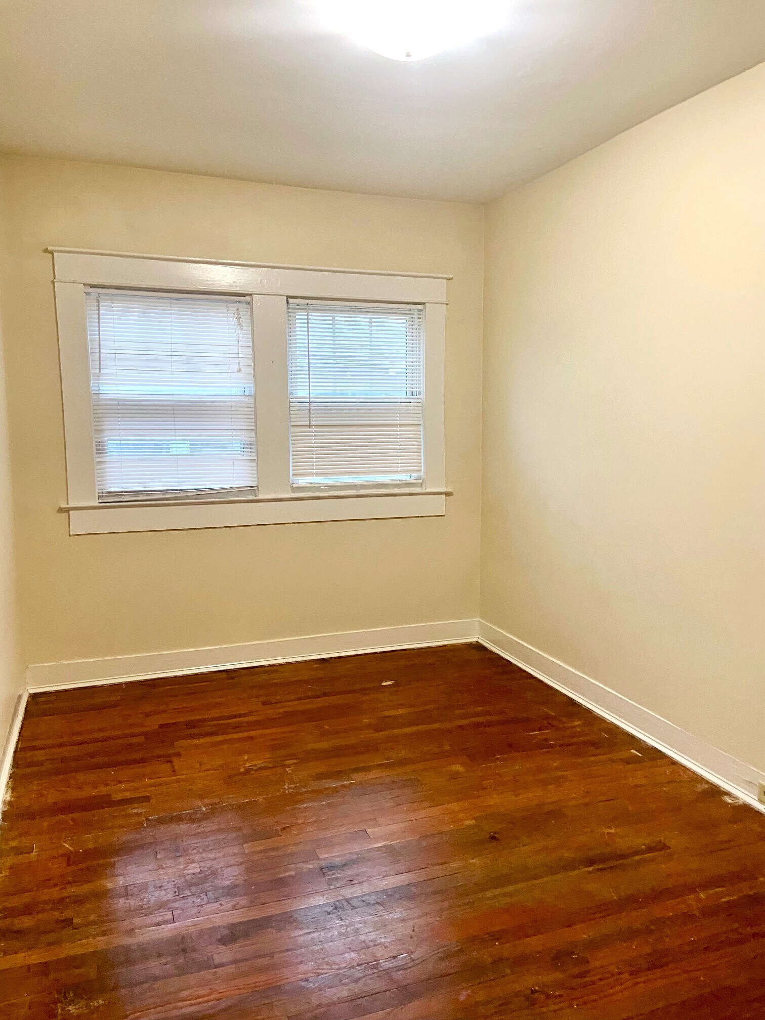 Building Photo - 513 10th Ct S