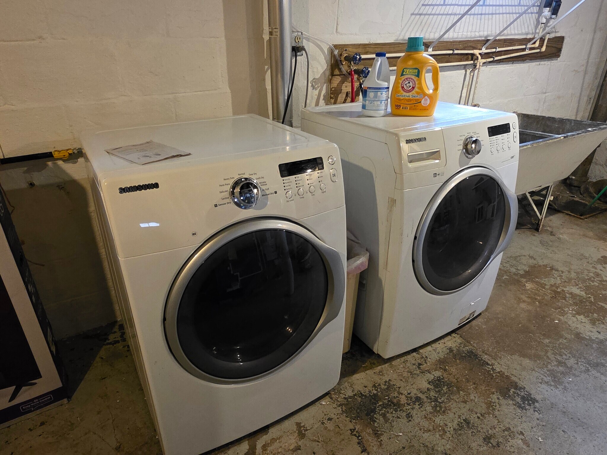 Basement laundry - 4144 Commonwealth Ave