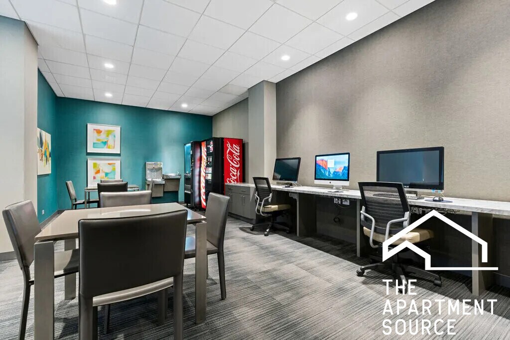 Building Photo - 1130 N Dearborn St