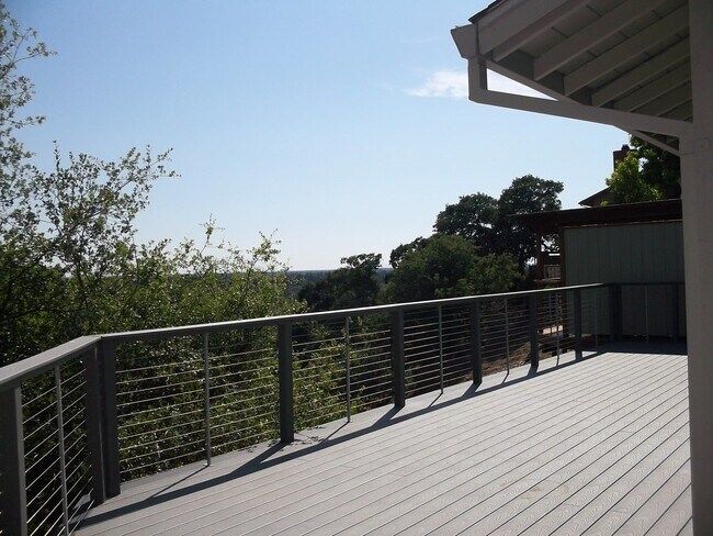 Building Photo - Home in The Bluffs overlooking American River