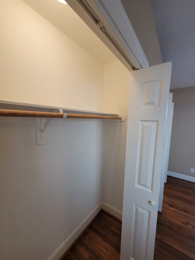 Building Photo - 5427 Heathercrest St