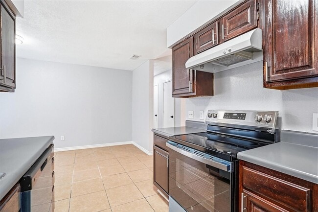 Building Photo - 416 Colonial Pl