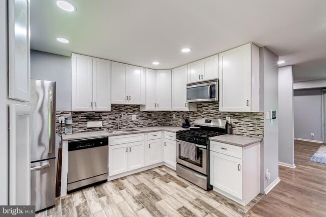 Building Photo - 6012 Westchester Dr